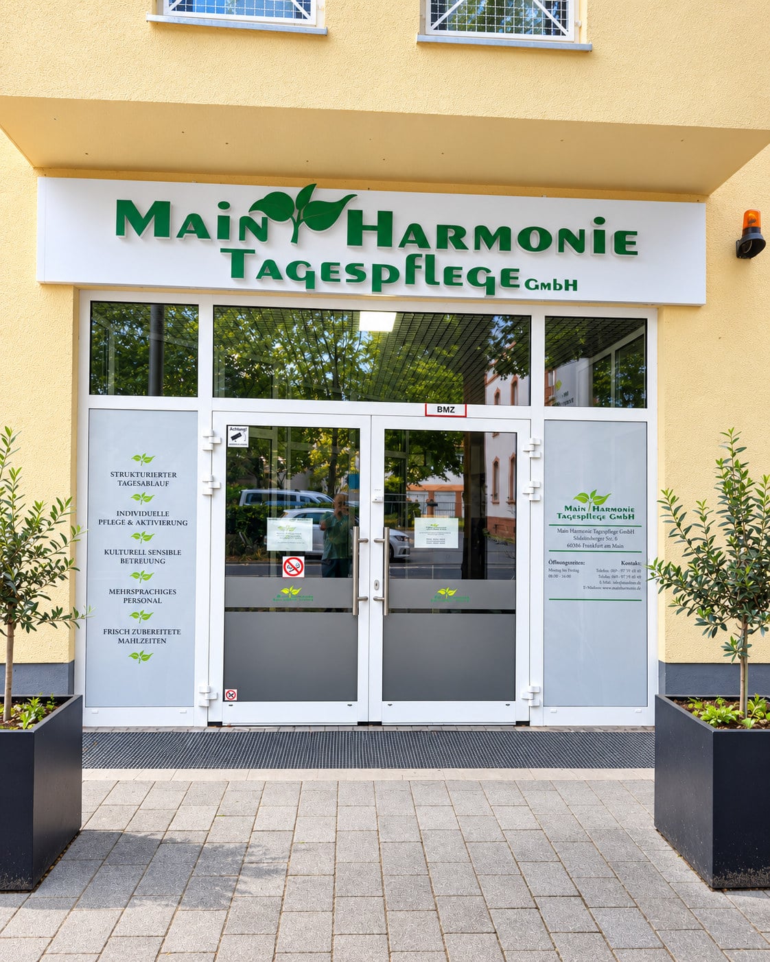 symmetrischer eingang der main harmonie tagespfleg